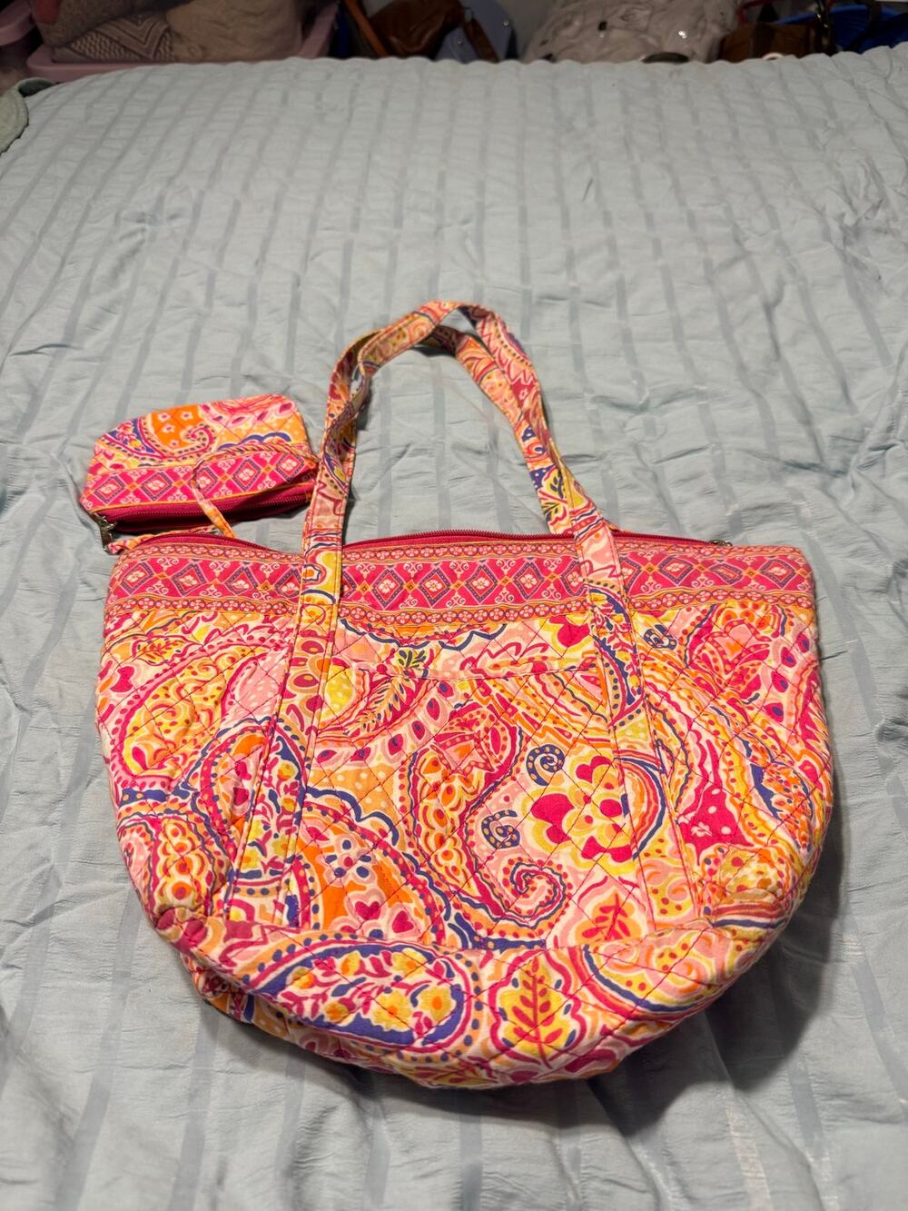 Large Multicolor Paisley Print
Quilted Tote AND Matching Pouch! Zipper closure
